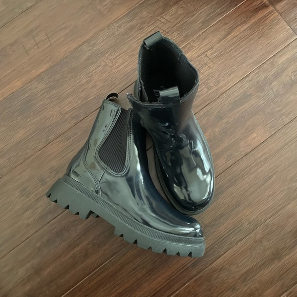 Zara patent bootie SIZE 32 - Picture 2 of 4